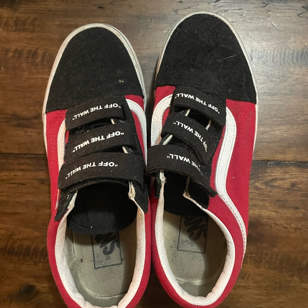 red black checkered vans